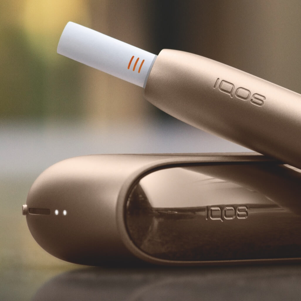 Närbild på IQOS 3 DUO och HEETS