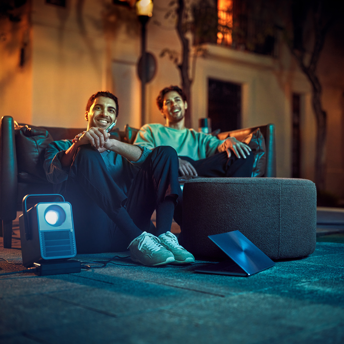 Friends enjoying IQOS together