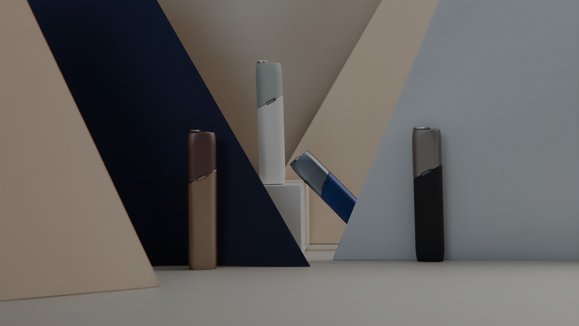 Gold IQOS Duo on a wooden table